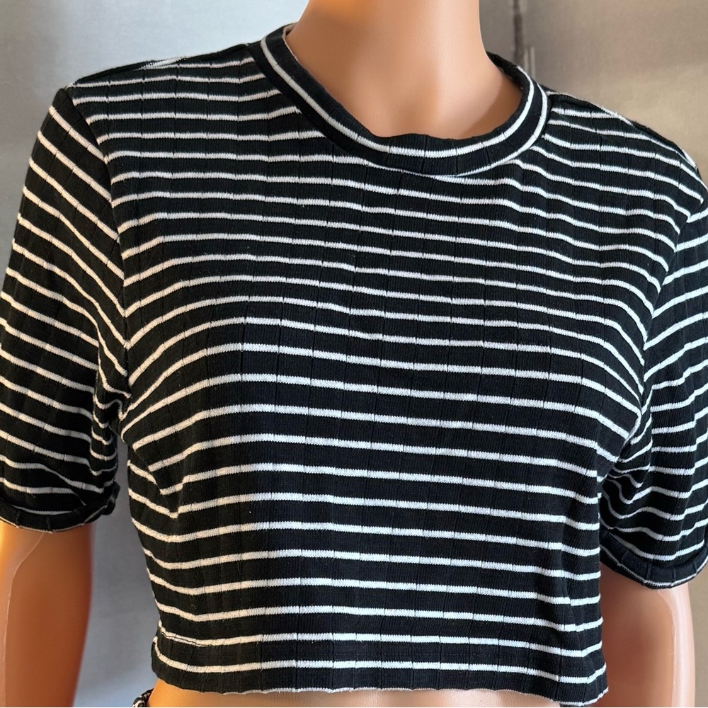 Forever 21 Black and White Striped Crop Top